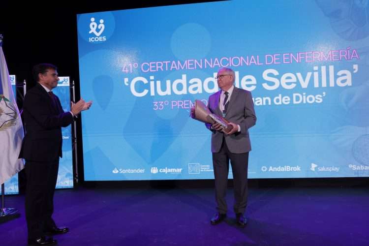 El Ilustre Colegio Oficial de Enfermería de Sevilla homenajea al hermano Francisco Ventosa